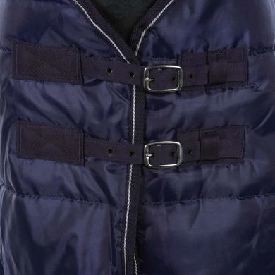 Weatherbeeta Deken Saxon Channel Quilt Stable Standard Neck Medium Navy/Wit 2 Weatherbeeta Deken Saxon Channel Quilt Stable Standard Neck Medium Navy/Wit - Afbeelding 2