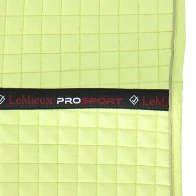 LeMieux Zadeldekje Suede Square CC Kiwi L (Full) 6 LeMieux Zadeldekje Suede Square CC Kiwi L (Full) - Afbeelding 6