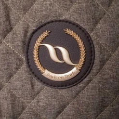 Back On Track Fleecedeken Haze Bruin 9 Back On Track Fleecedeken Haze Bruin -Exporteren Paard Gear Winkel bot 2112 haze collection show rug brown detail 04 1000x.087060