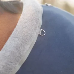 Dominick Fleecedeken Cosy Navy/Grijs Dots -Exporteren Paard Gear Winkel dominick dom dominick cosy fleece 3.545725 1