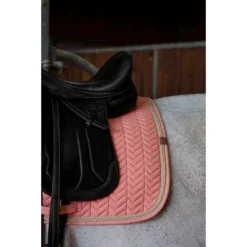 Equithème Zadeldekje Softy Dressuur Zalm -Exporteren Paard Gear Winkel ekkia 204 766 025 det1.d34c95
