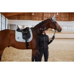 Eskadron Platinum Dressuurzadeldekje Satin Cloud Powder Blue -Exporteren Paard Gear Winkel eskplatinum esk 0023 kam 218039 515 310 345539 385 310.b53698