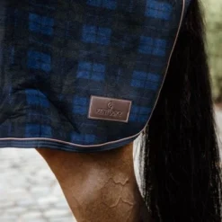 Kentucky Horsewear Kentucky Uitrijdeken Vierkant Heavy Fleece Donker Blauw 10 Kentucky Horsewear Kentucky Uitrijdeken Vierkant Heavy Fleece Donker Blauw -Exporteren Paard Gear Winkel ken 52208 geruit4.95870e