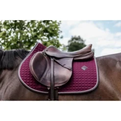 Kentucky Horsewear Kentucky Spring Zadeldekje Classic Leer Bordeaux -Exporteren Paard Gear Winkel kentucky 485a1364.5bfd20