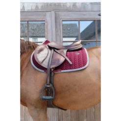 Kentucky Horsewear Kentucky Spring Zadeldekje Classic Contrast Bordeaux Full -Exporteren Paard Gear Winkel kentucky 485a7508b.87c5df
