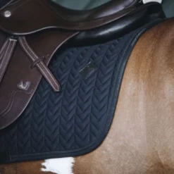 Kentucky Horsewear Kentucky Spring Zadeldekje Fishbone Black Full -Exporteren Paard Gear Winkel kentucky spring zadeldekje fishbone black 1.0dc6ff