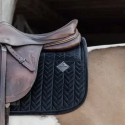 Kentucky Horsewear Kentucky Zadeldekje Skin Friendly Velvet Springen Zwart Full -Exporteren Paard Gear Winkel kentucky zadeldekje skin friendly velvet sj zwart 1.e3c8c8