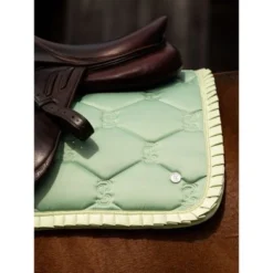 PS Of Sweden Zadeldekje Ruffle Springen Sage Green Full -Exporteren Paard Gear Winkel ps dsc 2163jpgbewekrte.18715d