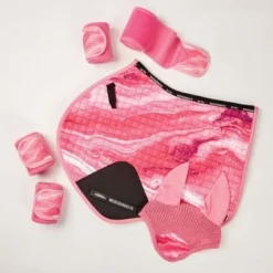 Weatherbeeta Zadeldekje Prime Swirl Marble Springen Roze Pony 13 Weatherbeeta Zadeldekje Prime Swirl Marble Springen Roze Pony -Exporteren Paard Gear Winkel wb 1008705000 pinkswirlmarbleprint wb prime marble flatlay.e4aa82